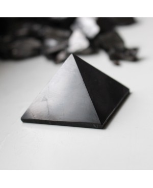 Schungit-Pyramide