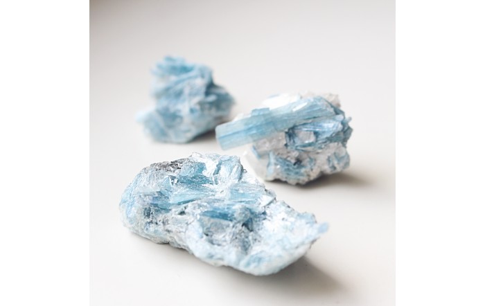 KYANIT (auch Cyanit oder Disthen genannt)⁠